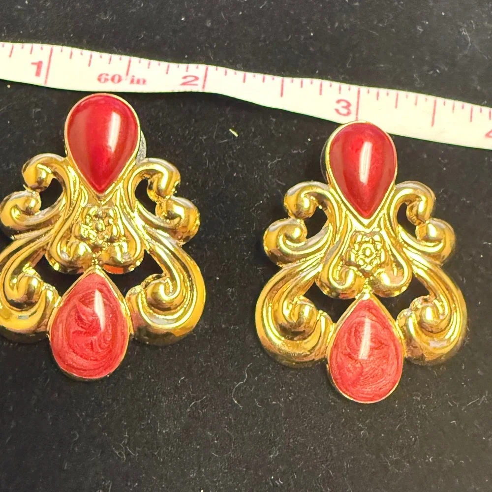 Vintage Gold‎ Tone Red Cabochon Ornate Scroll Drop Statement Earrings Post Back